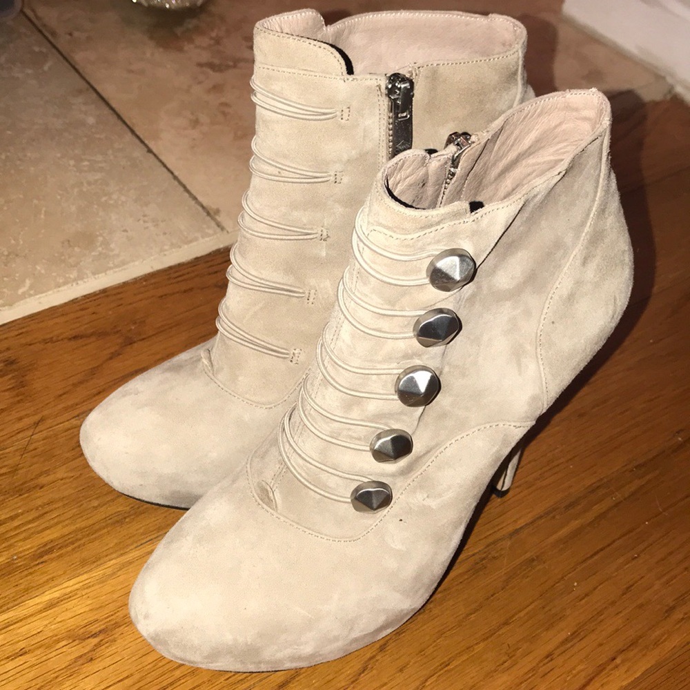 Tan heel boots